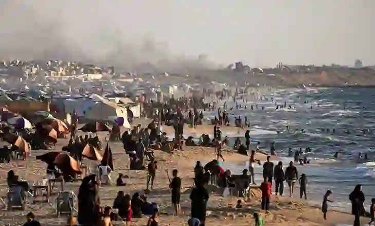 Vala e të nxehtit përkeqëson krizën humanitare për të zhvendosurit dhe të plagosurit në Gaza