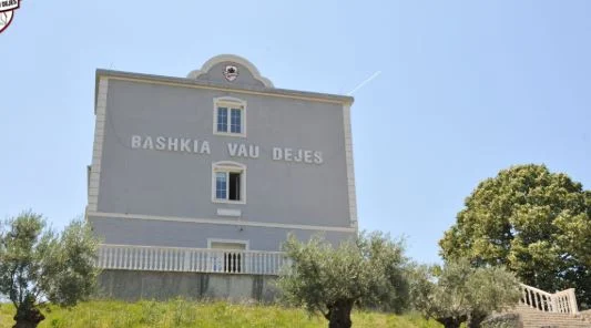 “Valë” dorëheqjesh edhe në Bashkinë e Vaut të Dejës, ikin zv.kryetarët, administratorët e njësive vendore dhe drejtorët