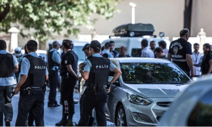 Valë tjetër arrestimesh ndaj opozitës në Turqi, autoritetet turke arrestojnë 3 kryebashkiakë të partisë kundërshtare të Erdogan