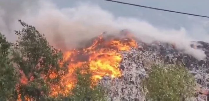 Vazhdon zjarri në Elbasan, Mbrojtja: Kemi shuar 10 vatra, 4 janë ende aktive