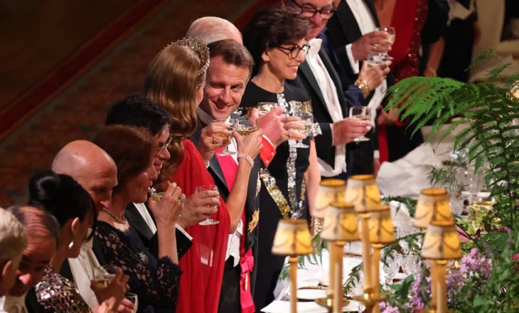 VD- Servise dhe shandanë floriri! Ekstavaganca e pritjes së Macron nga mbreti Charles III