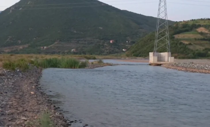 Vëllezërit u mbytën në lumin Shkumbin, i afërmi i familjes: I gjeti roja i hidrocentralit te një gropë