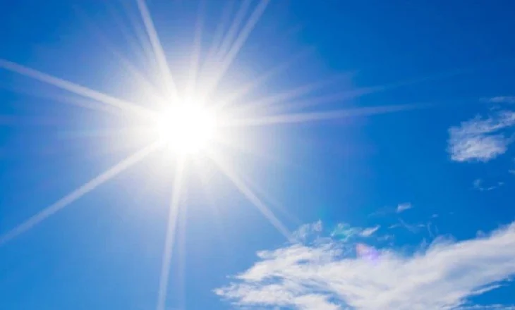 “Vendi ynë nën pushtimin e temperaturave të larta…”/ Ja si parashikohet moti për ditën e sotme