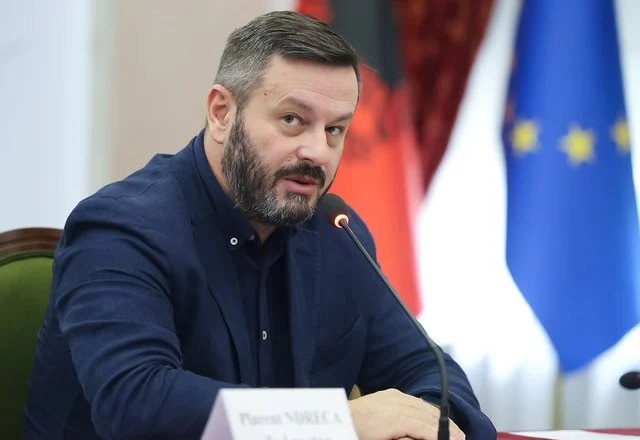 “Vendimi i Gjykatës Kushtetuese, jo i plotë”/ Shpërthen ashpër deputeti socialist: Jo më sekuestrim celularësh pa…