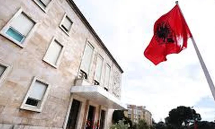 Vendimi i Qeverisë për hapësirat publike: S’ka më leje ndërtimi në hapësira publike, ndalohetn trarët