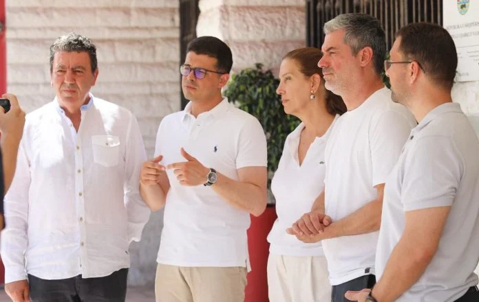 Vengu dhe Kumbaro nga Vlora: Situata e zjarreve nën kontroll, vijon mbështetja nga ajri