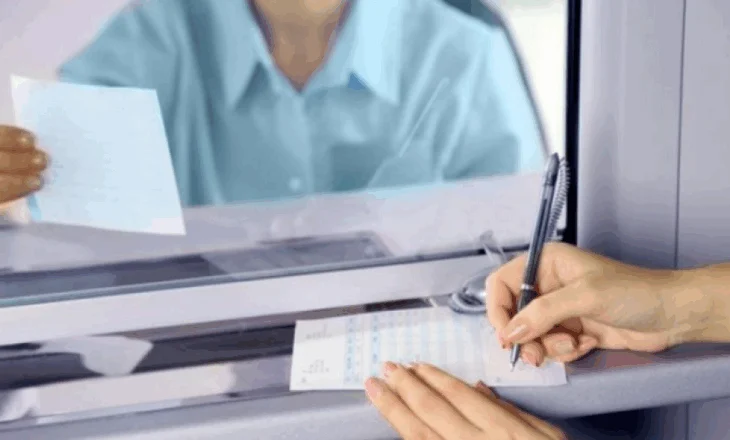 Vetëm 46% e të rriturve në Shqipëri kanë një llogari bankare, larg mesatares globale prej 79%