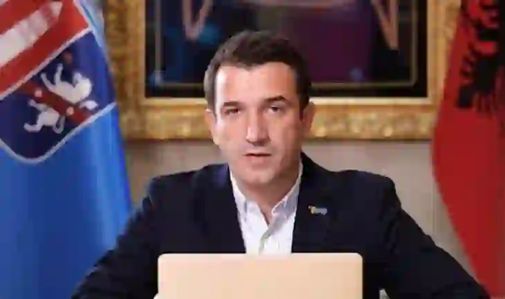 “Vetëm im bir pa dosje”/ 6 muaj në paraburgim, Erion Veliaj reagim nga qelia: Jam viktimë e një persekutimi politik