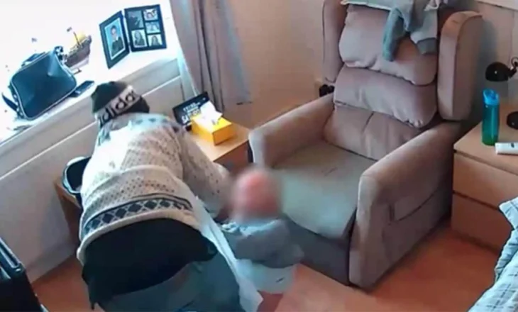 Video/ E rëndë në Britani, 88-vjeçari me demencë dhunohet nga kujdestarja disa ditë para vdekjes