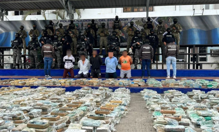 VIDEO/ Goditet mafia shqiptare në Ekuador, sekuestrohen 3 ton kokainë