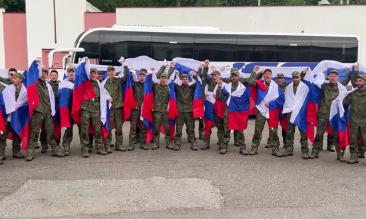 VIDEO/ Lufta Ukrainë-Rusi, Kievi dhe Moska kryejnë një tjetër shkëmbim të burgosurish