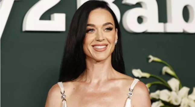 VIDEO/ Pas darkës së përfolur, Justin Trudeau shfaqet në koncertin e Katy Perry