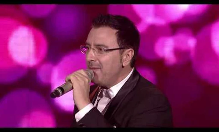 VIDEO: Pirro Çako interpreton këngën “Ndërmend e kam të të dua prapë…” (teksti: Teodor Keko)