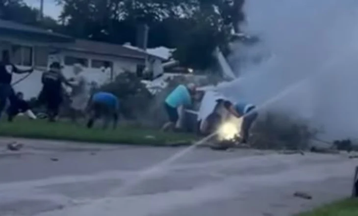 VIDEO/ Rrëzohet aeroplani në Florida, momenti kur banorët shpëtojnë 4 pasagjerët