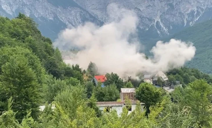 VIDEO/ Shembet me eksploziv ndërtesa e fundit në Theth