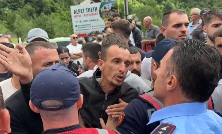 Video/ Shkarkimi nga detyra i drejtuesve të policisë pas ndërtimeve pa leje në Theth, banori shpërthen ndaj shefit të komisariatit: More lekë dhe i lejove