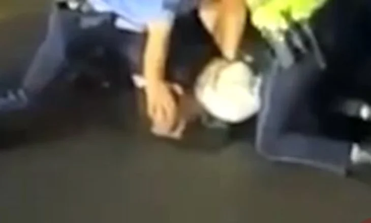 VIDEO- U mbyt me gjunjë në qafë…si George Floyd! Pamjet e fundit të të riut që u vra nga Policia e Kosovës