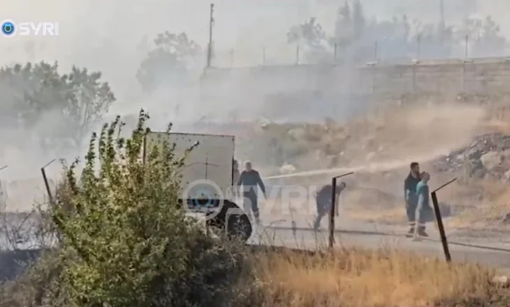 VIDEO/ Zjarr i madh në Qafë Buall, flakët shkaktojnë probleme edhe në rrugën e Arbrit