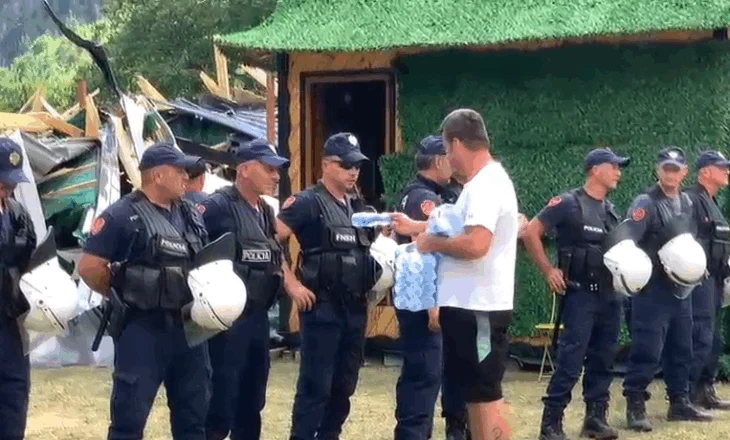 (VIDEO)Vijon aksioni në Theth, banorit që po i shemben vilat u shërben policëve ujë