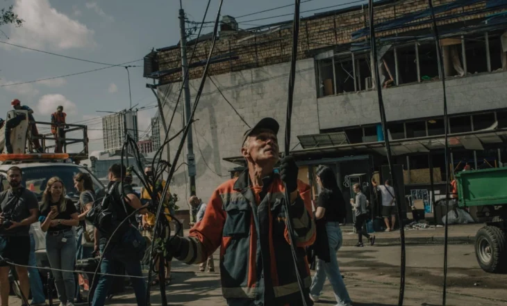 Vijojnë sulmet ruse në Ukrainë, bombardohet stacioni i metrosë në Kiev ku po strehoheshin qindra qytetarë