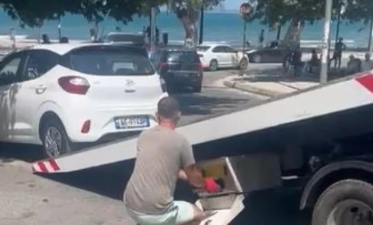 Vijon aksioni për parkimet e parregullta në Vlorë, ‘mal’ me gjoba dhe lëvizje e mjeteve me karroatrec