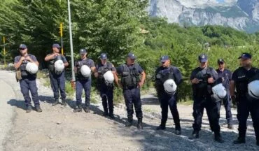 Vijon dhe sot aksioni i shembjeve të ndërtimeve pa leje në Theth