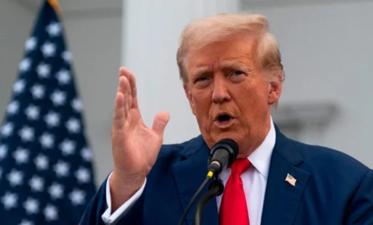 Vijon lufta tregtare/ Trump vendos tarifë 25% ndaj Indisë, paralajmëron taksë shtesë për naftën ruse