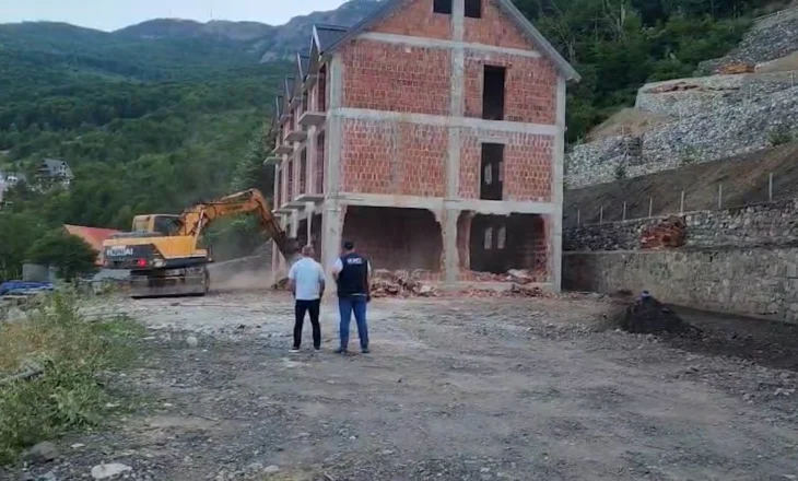 Vijon shembja e objektit të fundit në Theth