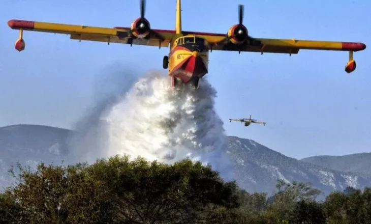 Vijon zjarri në pyllin e Drenovës, flakët nuk shuhen as me helikopter