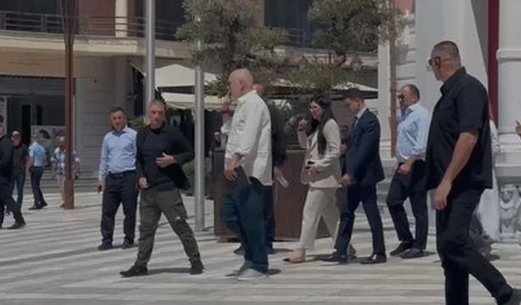 Vizita e Ramës në Bashkinë e Vlorës, kërkon dorëheqjen e nënkryetarëve dhe disa drejtorëve