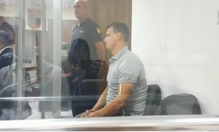 Vrau vëllanë dhe kunatën, Prokuroria e Tiranës kërkon burgim të përjetshëm për Arsen Muskurtin