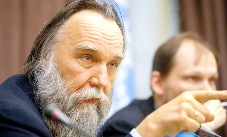 Vuçiç harron triumfin, ideologu kryesor i “botës ruse” trondit me deklaratën, ja pse koha e presidentit serb po mbaron