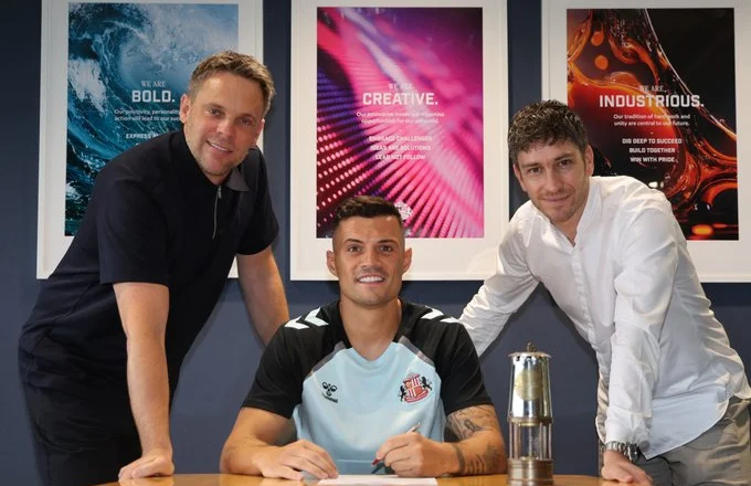 Xhaka rikthehet në Angli (Sanderland), Leverkusen e përcjell me…dy trofe