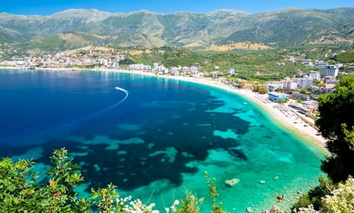 “Yahtzee” gjermane në Himarë, mbi 4.7 milionë turistë kanë hyrë në Shqipëri në gjysmën e parë të vitit