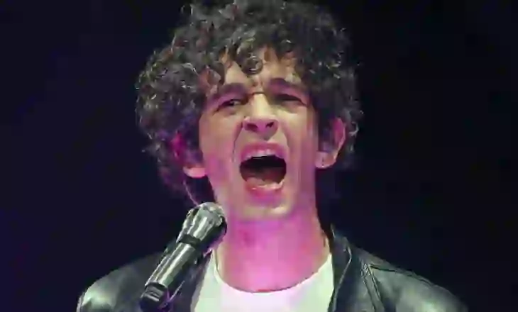 Ylli i The 1975 paralajmëron për kërcënimin ndaj vendeve të vogla për koncerte