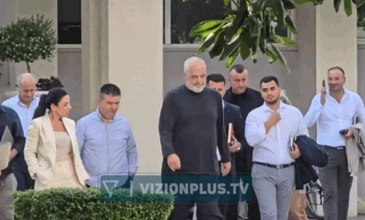 Zbardhen detaje nga takimi i Ramës në Fier/ Kryeministri i ashpër me të zgjedhurit vendorë, kërkon shkarkimin e atyre që kanë neglizhuar me detyrën