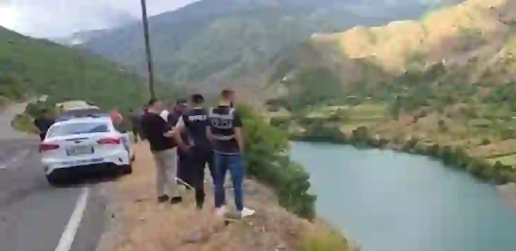Zbardhen detaje nga tragjedia në Mat/ Palombarët nxjerrin makinën e 23-vjeçarit nga liqeni i Shkopetit