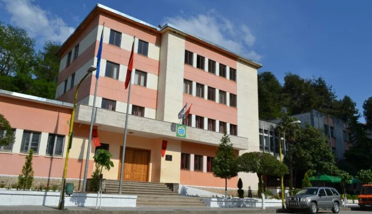 Zbatohet kërkesa e Kryeministrit/ Dorëheqje masive në Bashkinë e Librazhdit