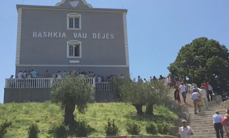 “Zbrazet” edhe bashkia e Vaut të Dejës, dorëhiqen zv.kryetarët, drejtorët dhe administratorët