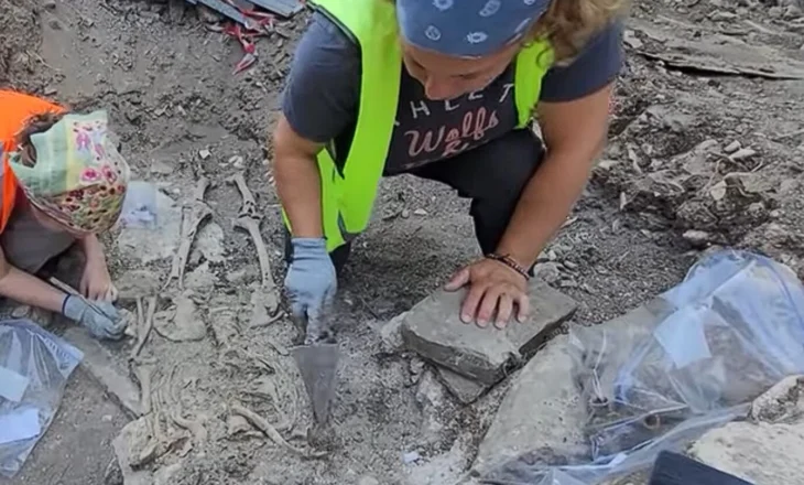 Zbulime arkeologjike në Kalanë e Gjirokastrës: Gjendet skeleti i një kalorësi dhe kalit të tij
