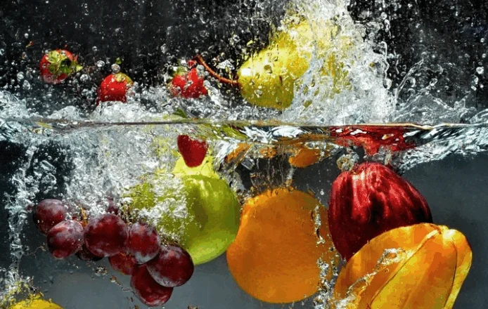 Zbuloni 10 fruta dhe perime freskuese që e hidratojnë trupin