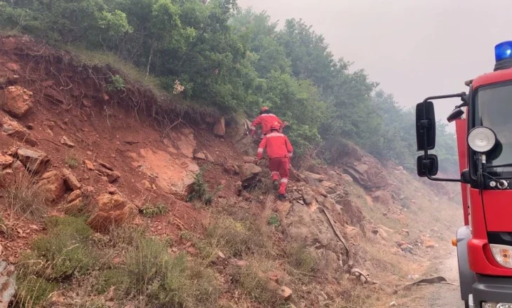 Zjarr masiv në Klos, qindra hektarë pyje e kullota të djegura, ndërhyrje nga ajri dhe toka për vënien nën kontroll të flakëve