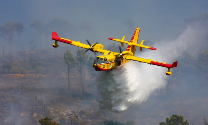 Zjarret në Lurë e Dukat, Italia dhe Greqia dërgojnë nga dy avionë zjarrfikës të tipit “Canadair”