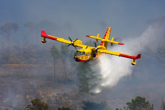 Zjarret në Shqipëri, Greqia dërgon dy avionë “Canadair”