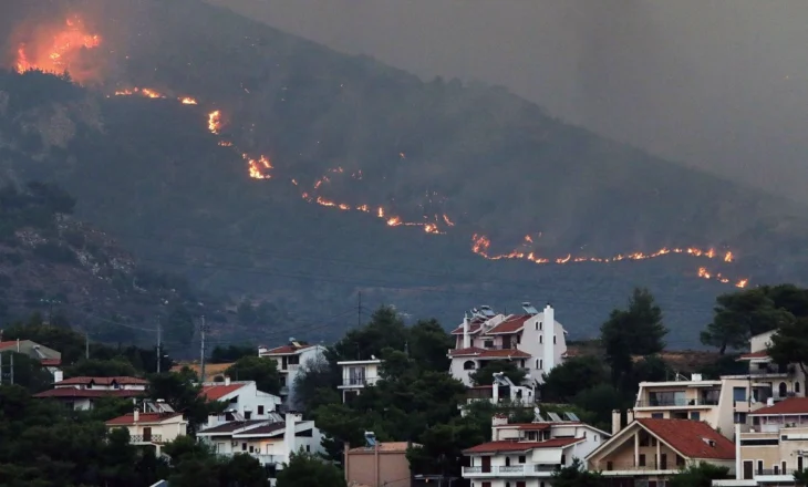 Zjarret “rrethojnë” Turqinë, gjendje e rëndë në Greqi dhe Bullgari