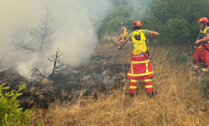 Zjarri në Delvinë/ Flakët po shkojnë në fshatin Kalasë, rrezikohet të digjen banesat