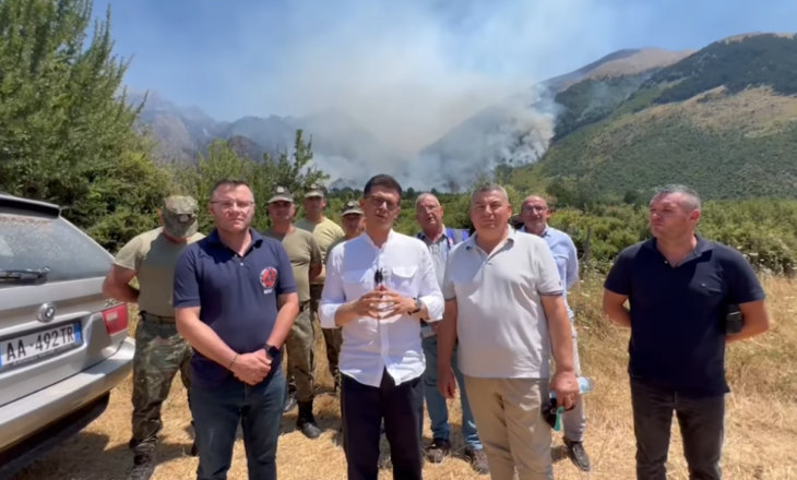 Zjarri në Dukat të Vlorës, ministri Vengu zbret në terren: Orë të vështira…