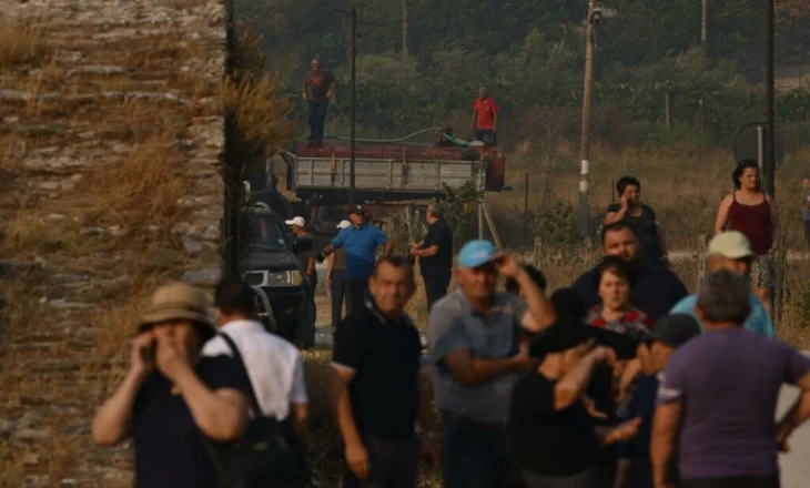 Zjarri në Kalasë të Delvinës, flakët përparojnë drejt zonës së banuar