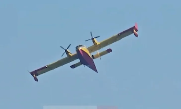 Zjarri në malin e Shashicës, vijnë në ndihmë dy avionë zjarrfikës