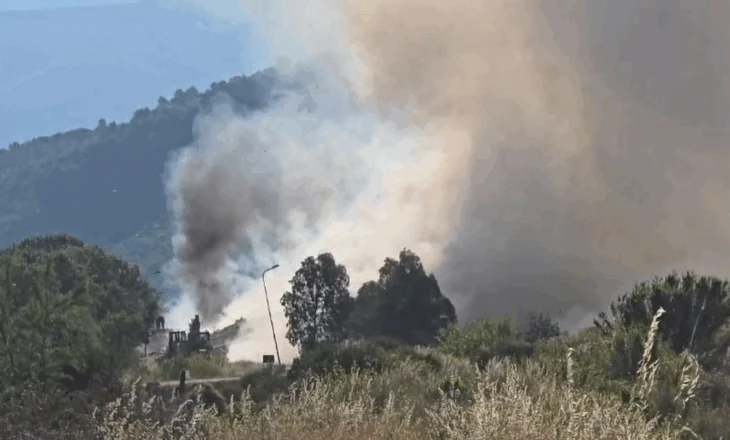 Zjarri tek inceneratori i Elbasanit aktiv prej 4-ditësh! Tymi toksik mbulon zonën, qytetarët në protestë